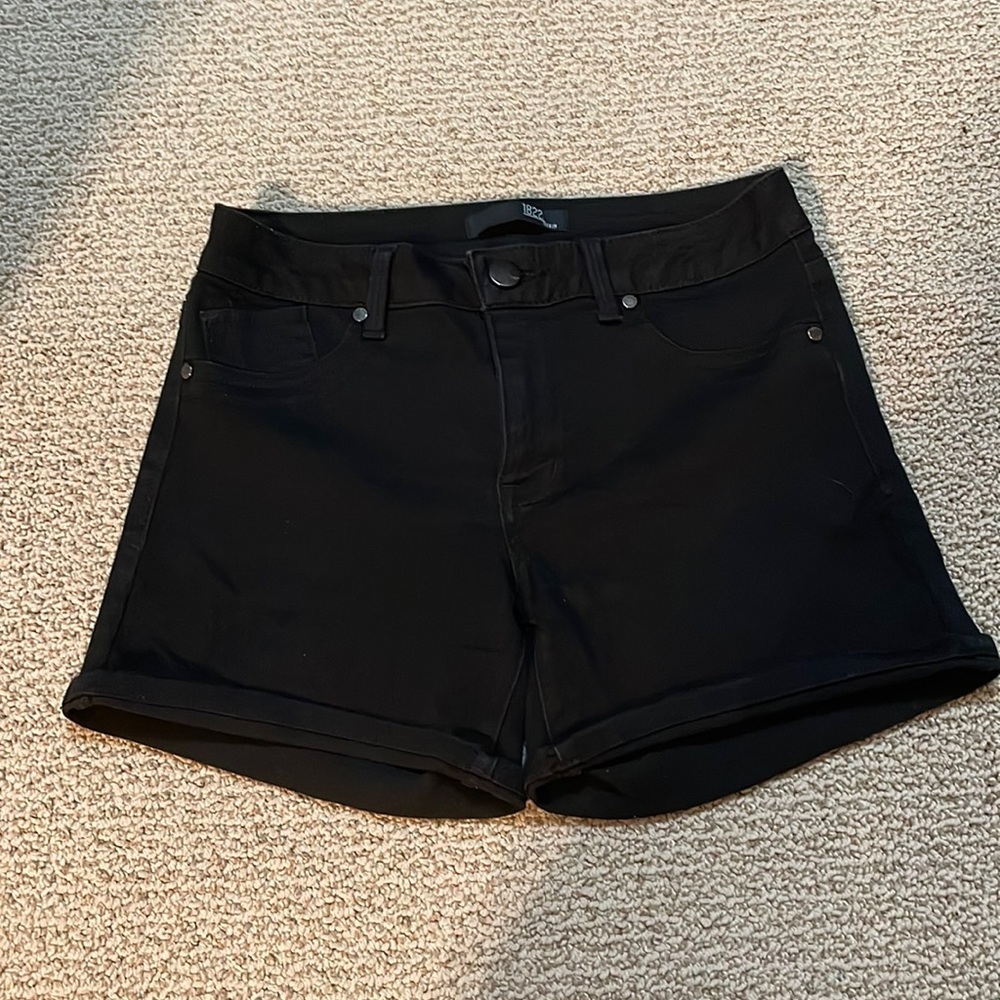 1822 DENIM brand shorts  Size 8 black